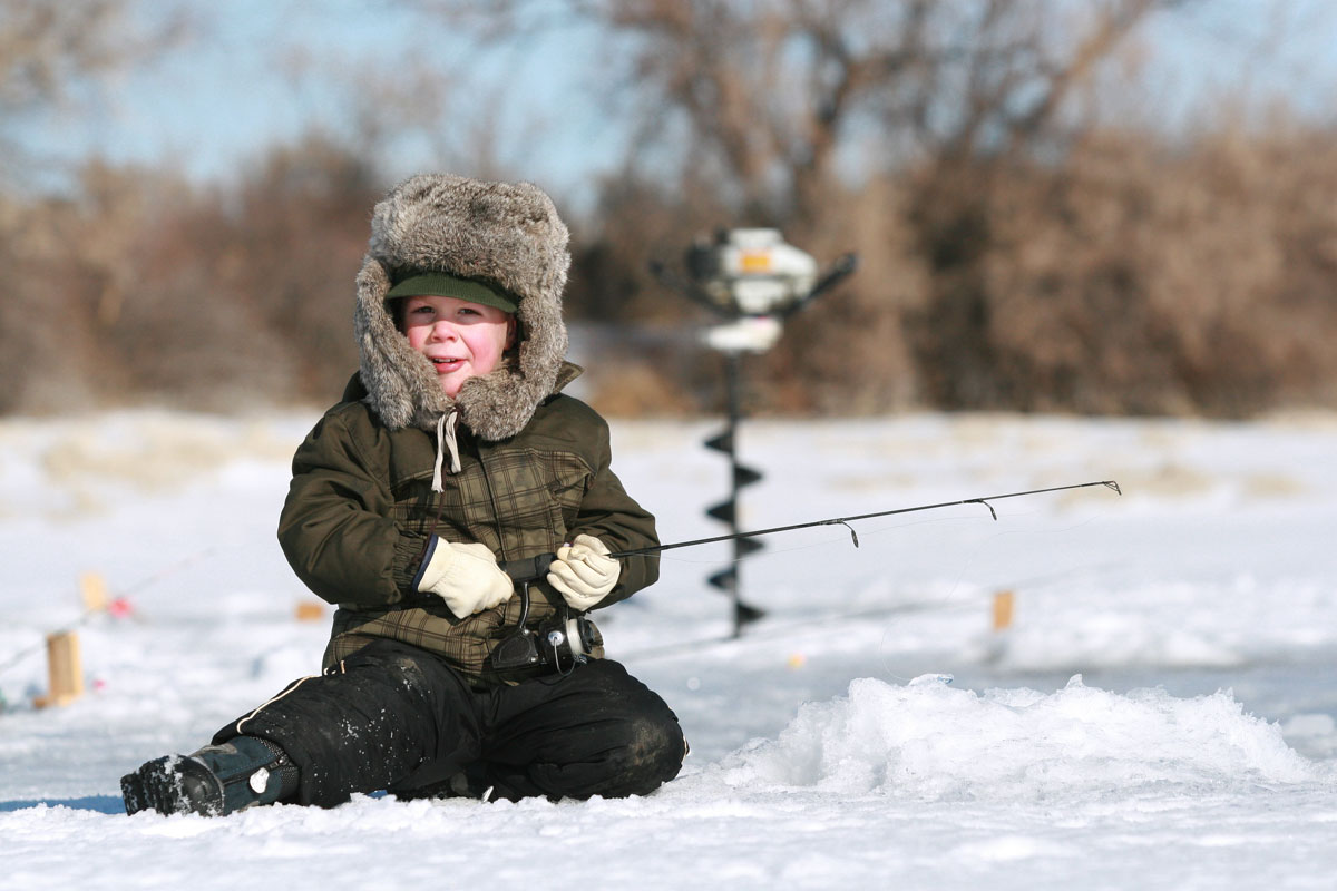 Ice fishing: a different way to enjoy winter!