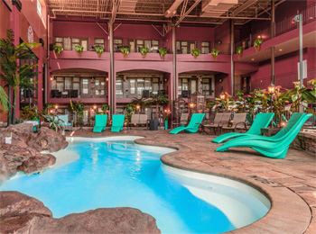 Indoor pool at Hotel Universel in Québec City.