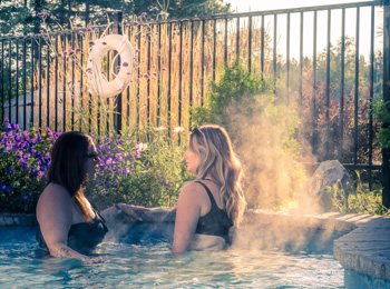 Two women in the pool at the spa at Estérel Resort.