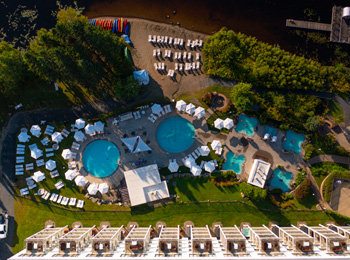 Pools, patio chairs and hot tubs at the Lido thermal.