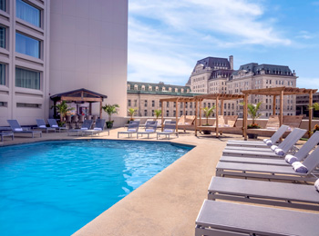 The pool on the 3rd floor at the Hilton Québec hotel