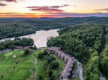 Aerial view of Hotel Lac Carling and the golf course.