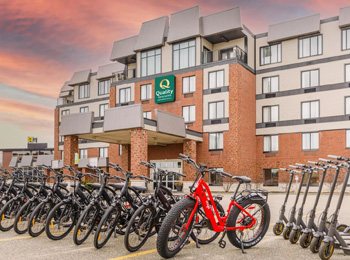 Bike station at the Quality Inn & Suites Victoriaville