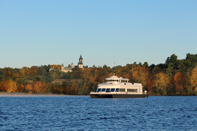 Lakeside or mountainside? Create your fall getaway in Memphrémagog