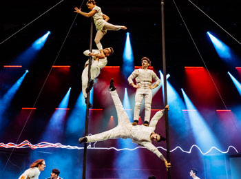 Acrobats on stage at a show at Amphitéâtre Cogeco