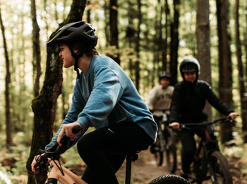 Cyclists in the woods in the regional park