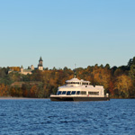 Lakeside or mountainside? Create your fall getaway in Memphrémagog